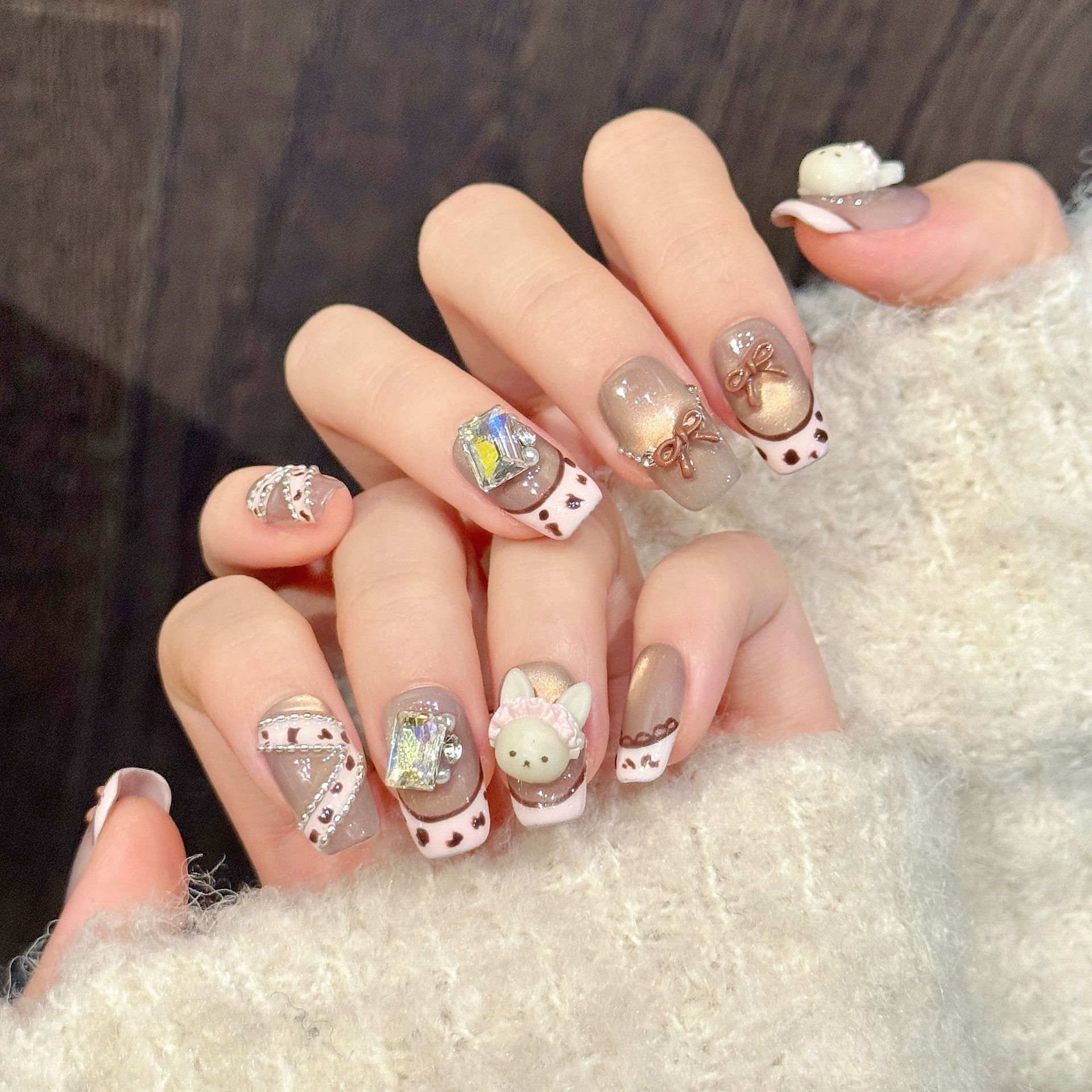 Cute Bunny Knot A2601